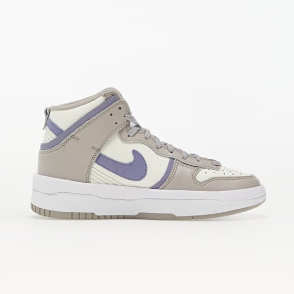 Nike High-Tops in Lavender and Beige - Size 8